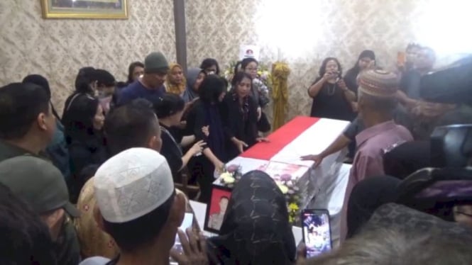 Jenazah AKP Ulil Tiba di Makassar Dikawal Brimob, Keluarga Histeris: Anakku Kasihan