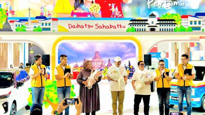 Penyerahan Apresiasi Pemilik Mobil LCGC Daihatsu