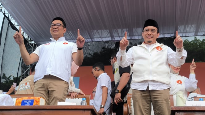 Cagub-cawagub Jakarta nomor urut 01, Ridwan Kamil dan Suswono dalam kampanye akbar di Lapangan Banteng, Jakarta Pusat, Sabtu, 23 November 2024