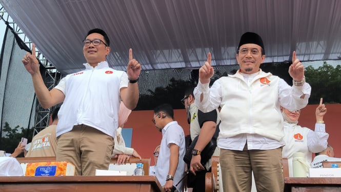 Cagub-cawagub Jakarta nomor urut 01, Ridwan Kamil dan Suswono dalam kampanye akbar di Lapangan Banteng, Jakarta Pusat, Sabtu, 23 November 2024