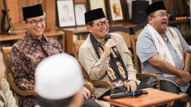 Anies Baswedan bersama paslon Pramono Anung-Rano Karno.