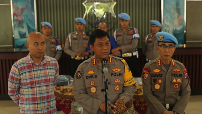 Kabid Humas Polda Sumbar, Kombes Pol Dwi Sulistyawan (tengah)