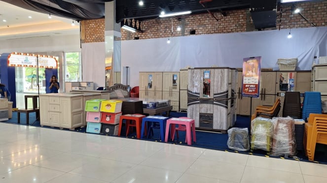 La mayor exposición de muebles de plástico innovadores se celebró en 37 lugares de Indonesia.