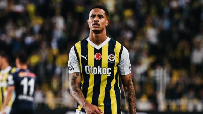 Bek Fenerbahce, Jayden Oosterwolde