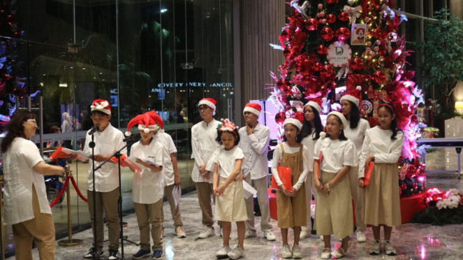 Perayaan penyalaan Pohon Natal pertama digelar di lobi hotel Discovery Ancol