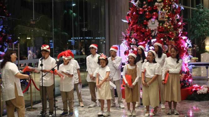 Perayaan penyalaan Pohon Natal pertama digelar di lobi hotel Discovery Ancol