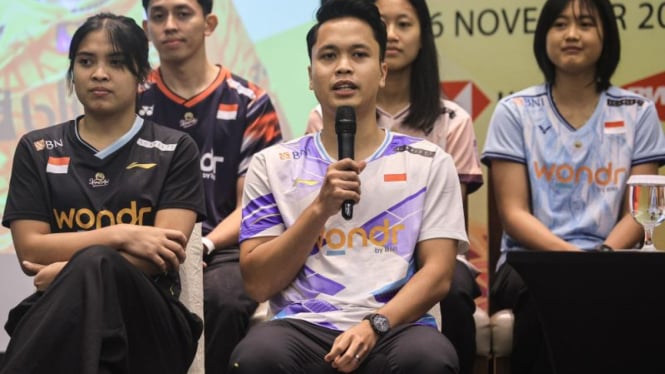 Tunggal putra Indonesia, Anthony Sinisuka Ginting (tengah)