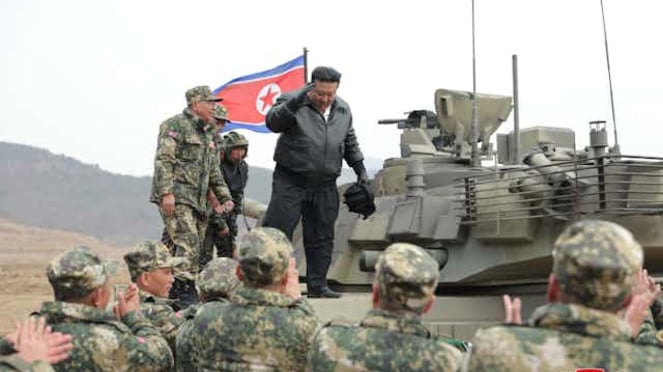 VIVA Militer: Kim Jong Un di Depan Tentara Korea Utara (Korut)