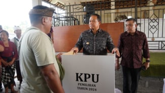 Keliling Cek Kesiapan TPS, Pj Gubernur Bali Ajak Masyarakat Gunakan Hak Pilih