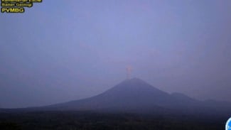 Gunung Semeru Erupsi 3 Kali hingga Rabu Pagi, Letusan Kolom Abu Capai 1 Km dari Puncak