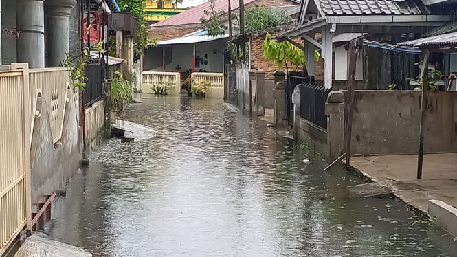 Rumah warga mengalami kebanjiran di Kecamatan Medan Labuhan. (B.S.Putra/VIVA)