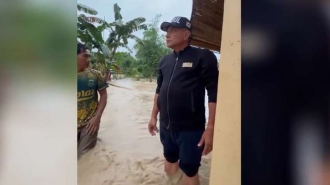 Edy Rahmayadi tinjau banjir di Medan sebelum ke TPS