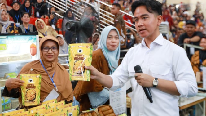 Wapres Gibran bborong produk usaha mikro nasabah PNM