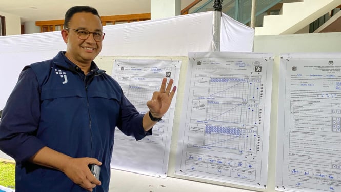 Anies Baswedan di TPS 029 Lebak Bulus