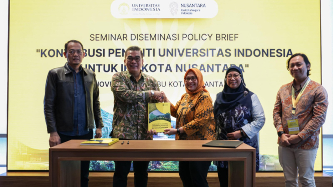 Serah Terima Policy Brief dari Peneliti UI untuk IKN