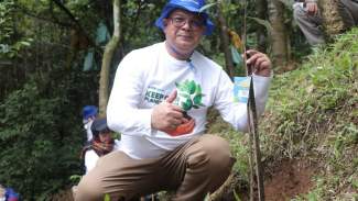 Peringati Hari Menanam Pohon Indonesia, BCA Syariah Ajak Jurnalis Lakukan Penghijauan di Hutan Organik