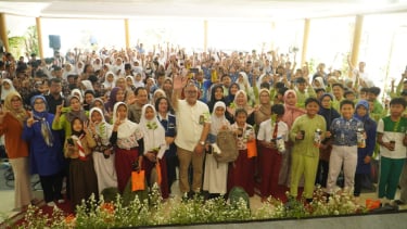 Con motivo del Día Nacional de la Plantación de Árboles y el Día Nacional de la Narración de Cuentos, la Agencia de Normalización de Instrumentos Forestales y Ambientales (BSILHK) celebró un evento educativo para 350 estudiantes de escuela primaria en Bogor, Java Occidental.