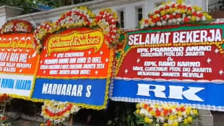 Karangan Bunga Berjejer di Rumah Tim Pemenangan Pramono-Rano, Ada dari 'RK' dan 'Maruarar S'