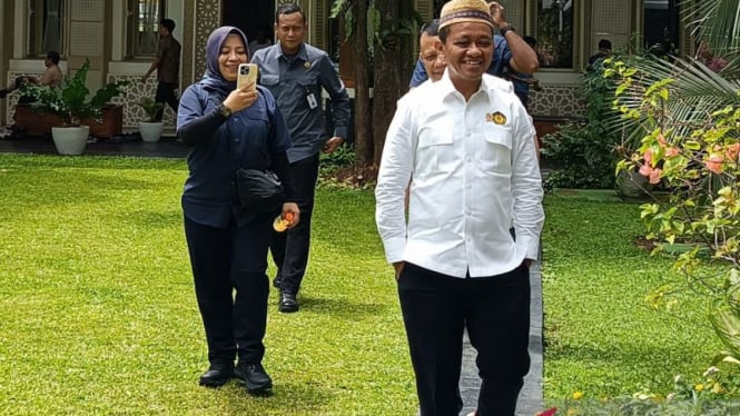 Menteri ESDM Bahlil Lahadalia di Kementerian ESDM