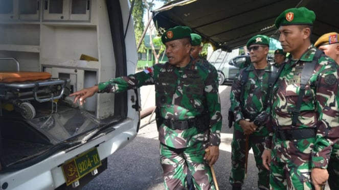 VIVA Military: General de Brigada TNI Nunes en un mitin de tropas