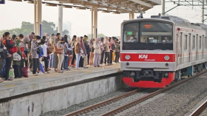 Ilustrasi penumpang KRL Commuter Line