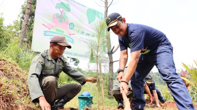 Perhutani Tanam Pohon [dok. Humas Perum Perhutani]