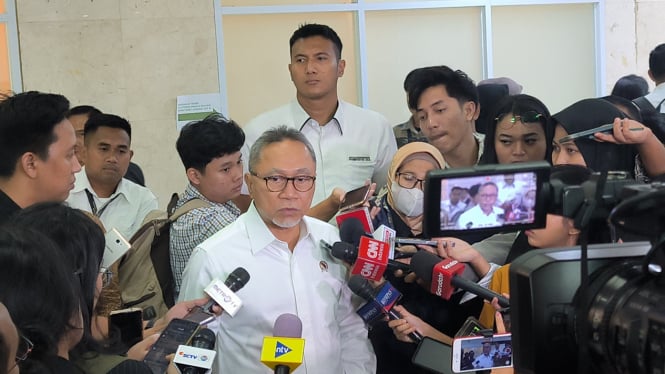 Menteri Koordinator (Menko) Bidang Pangan, Zulkifli Hasan (Zulhas) di Kompleks Parlemen, Senayan, Jakarta Pusat, Senin, 2 Desember 2024