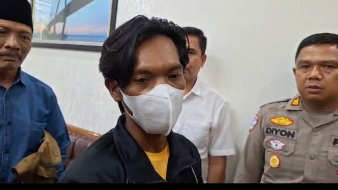 Ayah EJ, mahasiswi yang dibunuh dan dibakar oleh tersangka di Bangkalan.