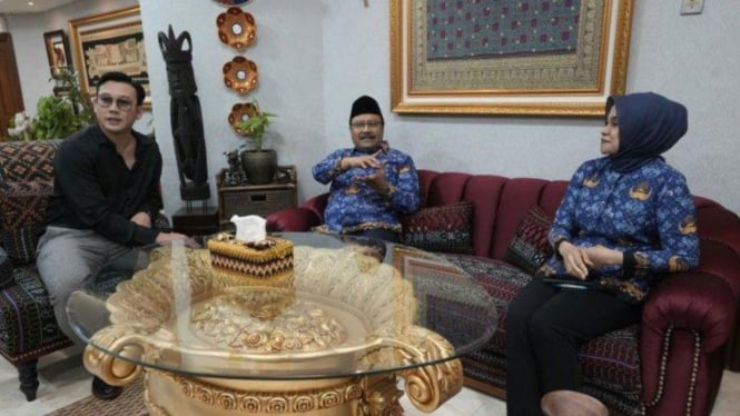 Gus Ipul (Menteri Sosial) dan Denny Sumargo