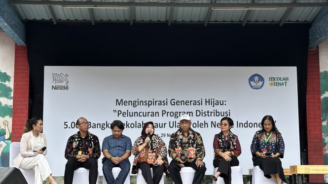 Peluncuran Program Distribusi 5000 Bangku Sekolah Daur Ulang