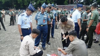 Jalankan Perintah Panglima Berantas Judi online, Dansatsiber TNI Sisir Gawai Prajurit di Mabes