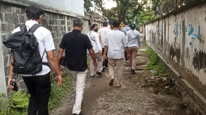 Sejumlah penyidik mendatangi rumah Agus di Mataram Lombok (Satria)