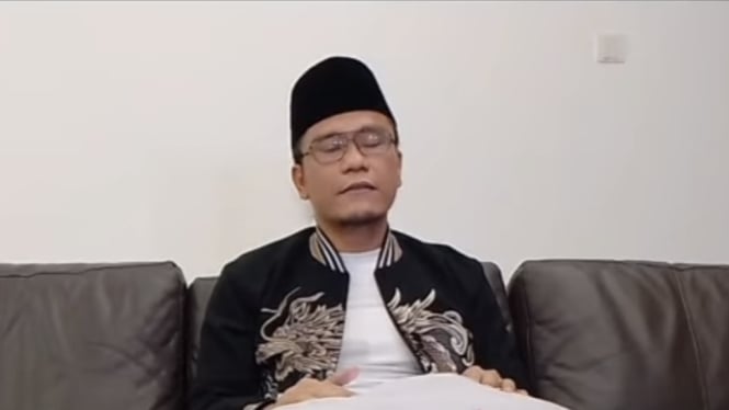 Gus Miftah baru-baru ini mengungkapkan bahwa dirinya ditegur oleh Sekretaris Kabinet (Seskab), Mayor Teddy Indra Wijaya