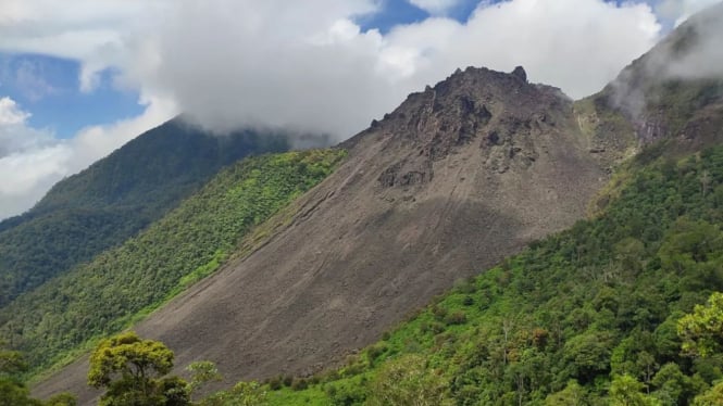 Gunung Anak Ranaka di Manggarai-NTT