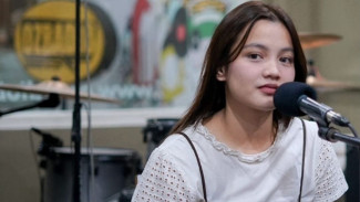 Unik, Aruma Siapkan Tugas Akhir dengan Libatkan Instrumen Alat Musik