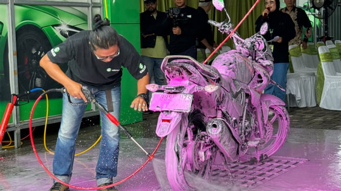 Tempat cuci mobil dan motor mandiri, GT WASH