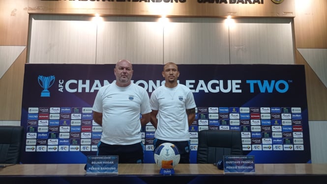 Pelatih Persib, Bojan Hodak dan Gustavo Franca (foto: Dede Idrus) 