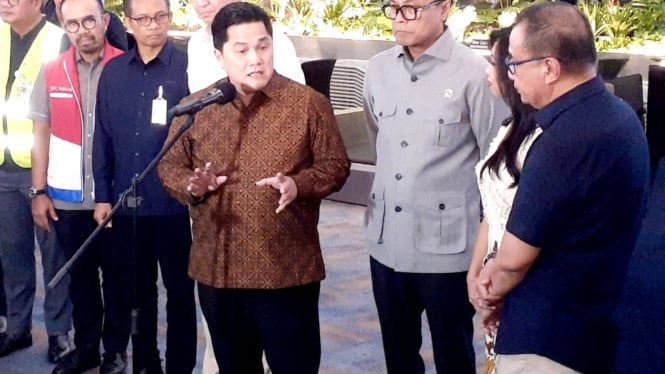 Menteri BUMN, Erick Thohir, dalam konferensi pers di Bandara Soekarno-Hatta, Tangerang, Banten, Rabu, 4 Desember 2024