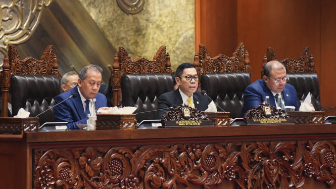 Pimpinan DPR RI Adies Kadir saat memimpin rapat paripurna DPR RI