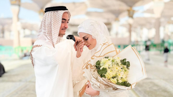 Zumi Zola se casó con la princesa Zulhos en la mezquita Nabawi de Medina.