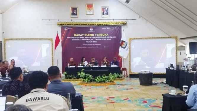 Rapat Pleno Terbuka Rekapitulasi Hasil Penghitungan Suara pada pemilihan Calon Gubernur dan Wakil Gubernur Provinsi Bali 