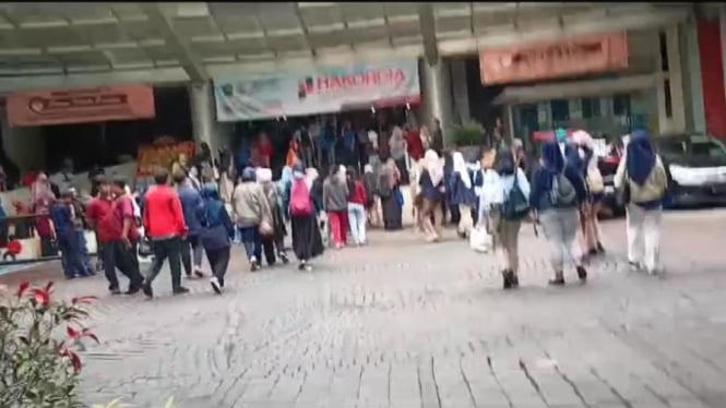 Pegawai Pemkot Depok berhamburan saat kebakaran