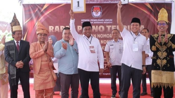 Calon Bupati dan Wakil Bupati Serdangbedagai, Darma Wijaya-Adlin Umar Yusri Tambunan dengan memperoleh nomor urut 1 dan kotak kosong nomor urut 2.(instagram KPU Serdangbedagai)