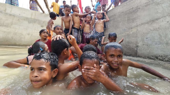 Niños en la aldea de Banuan, NTT.