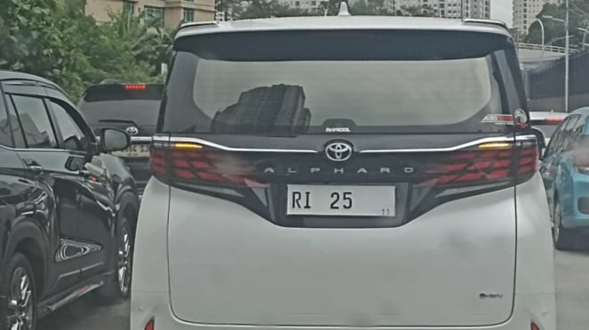 Toyota Alphard placa hibrida RI 25