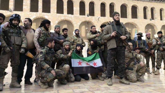 VIVA Militer: Milisi Hayat Tahrir al-Sham di Masjid Umayyah Damaskus