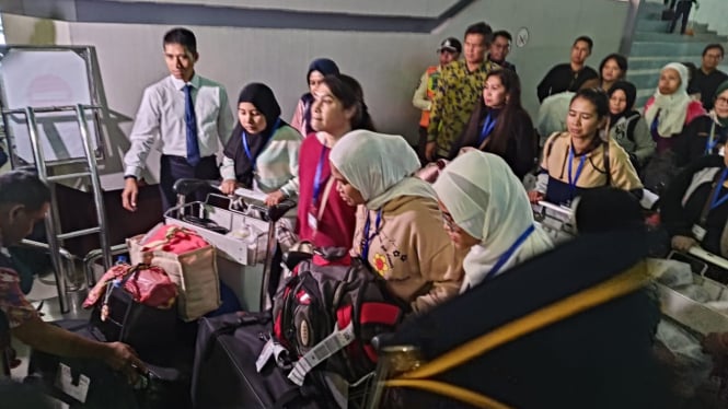 WNI tiba di Bandara Soetta, Tangerang, usai berhasil di evakuasi dari Suriah