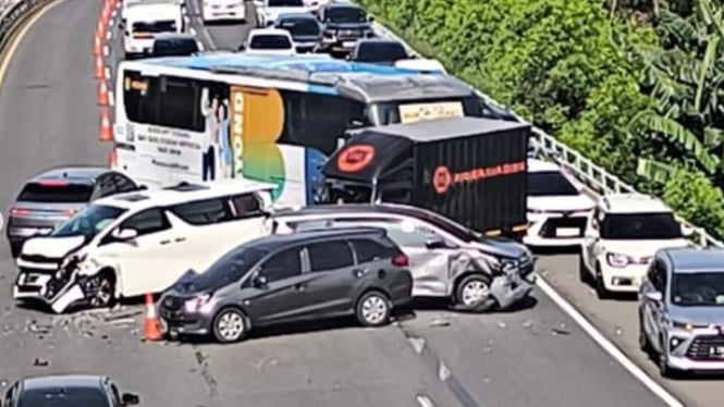 Kecelakaan beruntun di Tol Dalam Kota