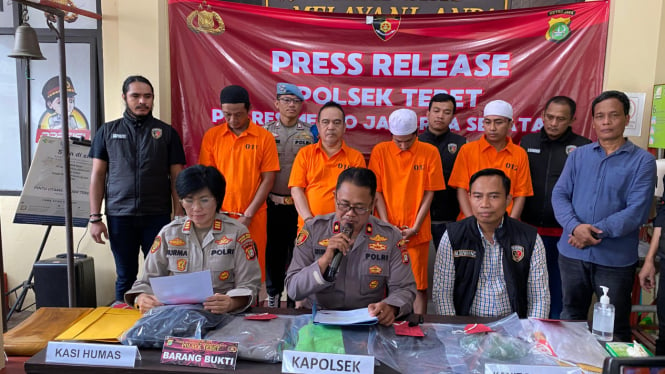 Polsek Tebet gelar konferensi pers soal kematian pedagang telur gulung