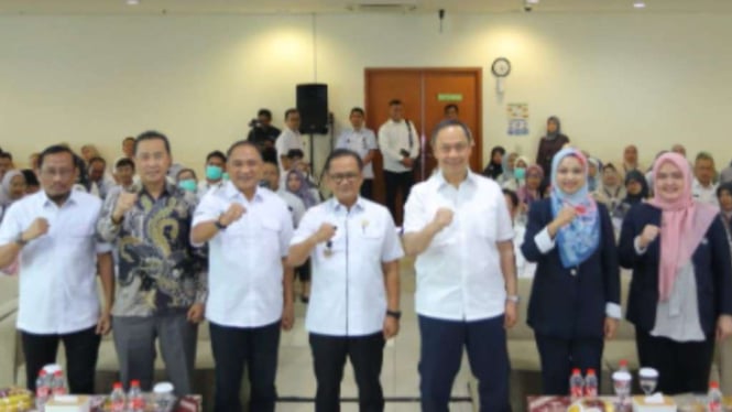 Pendiri ESQ Corp, Ary Ginanjar bersama Pj Walikota Bekasi Raden Gani Muhamad